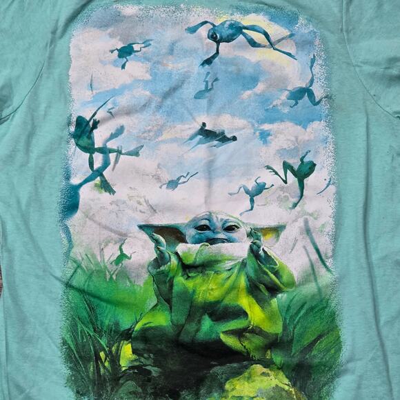 Star Wars Hot Topic Mandalorian Baby Yoda Grogu Frog Flying Short Sleeve Shirt - Picture 2 of 9